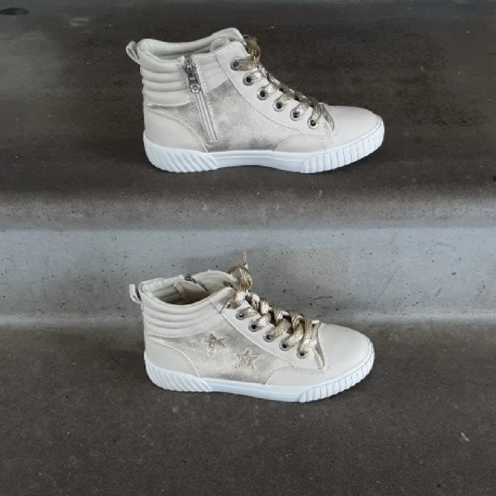 Blowfish Malibu Cream Sneakers with Gold Laces